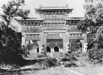 Grab des Kaisers Qing Taizong und der heilige Pfad in Moukden, China von Valerian Gribayedoff